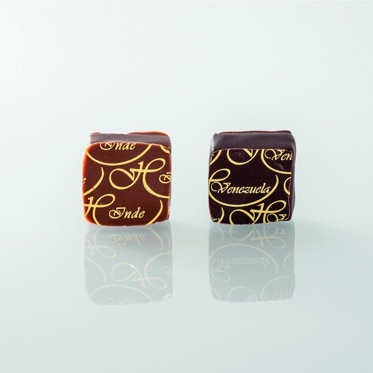 hawecker-le-voyage-en-chocolat-coffret-chocolats-assortis image 4