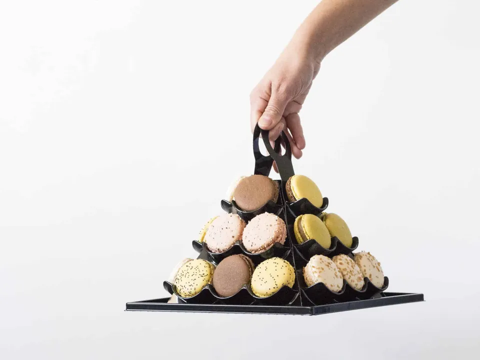 nicolas-bernard-pyramides-macarons-assortiment-p-tisserie image 1