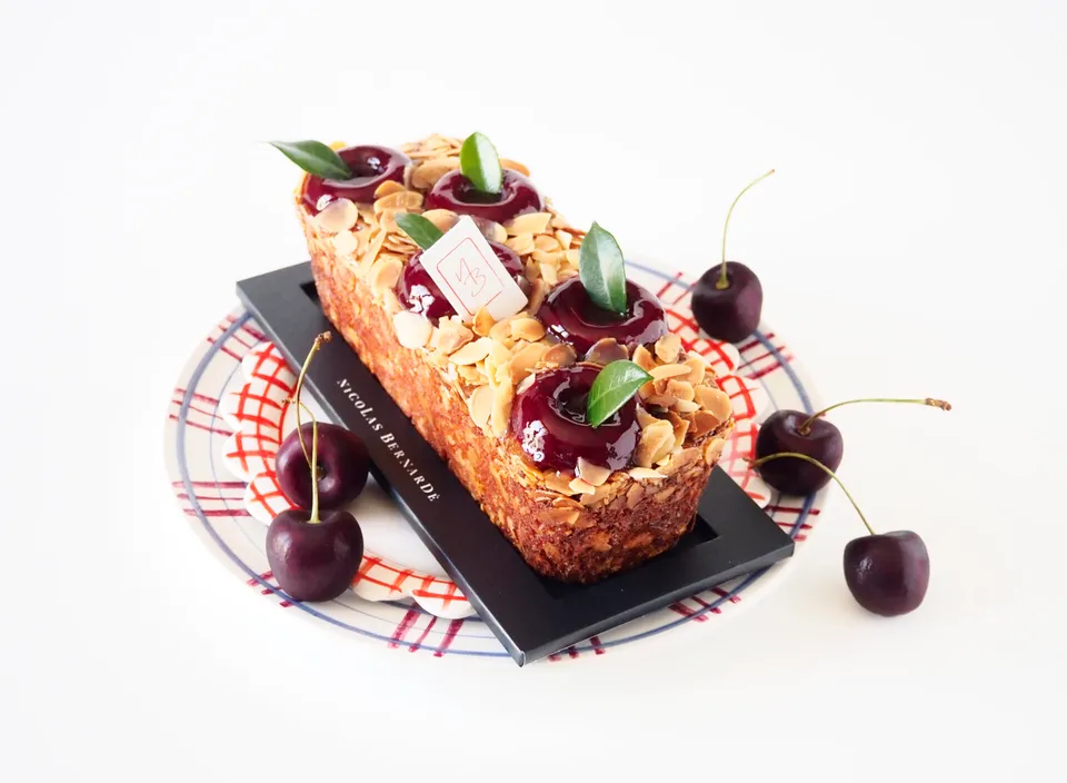 nicolas-bernard-cakes-cakissime-amande-et-griottes-g-teau image 1