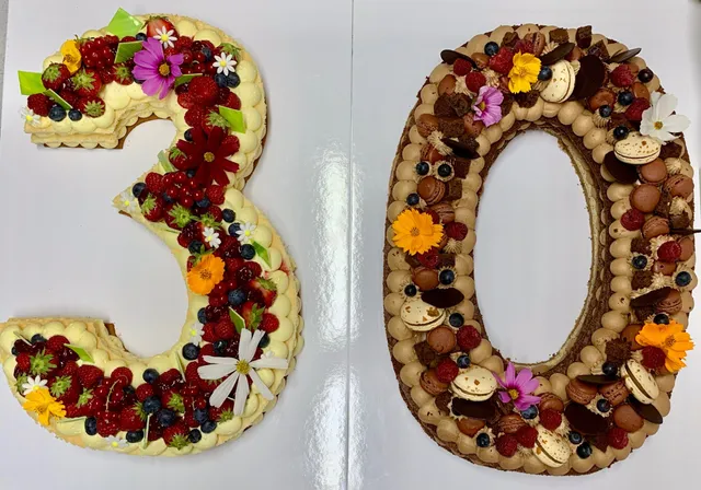 hawecker-number-cake-entremet-chiffre-vanille-fruits-rouges image 1