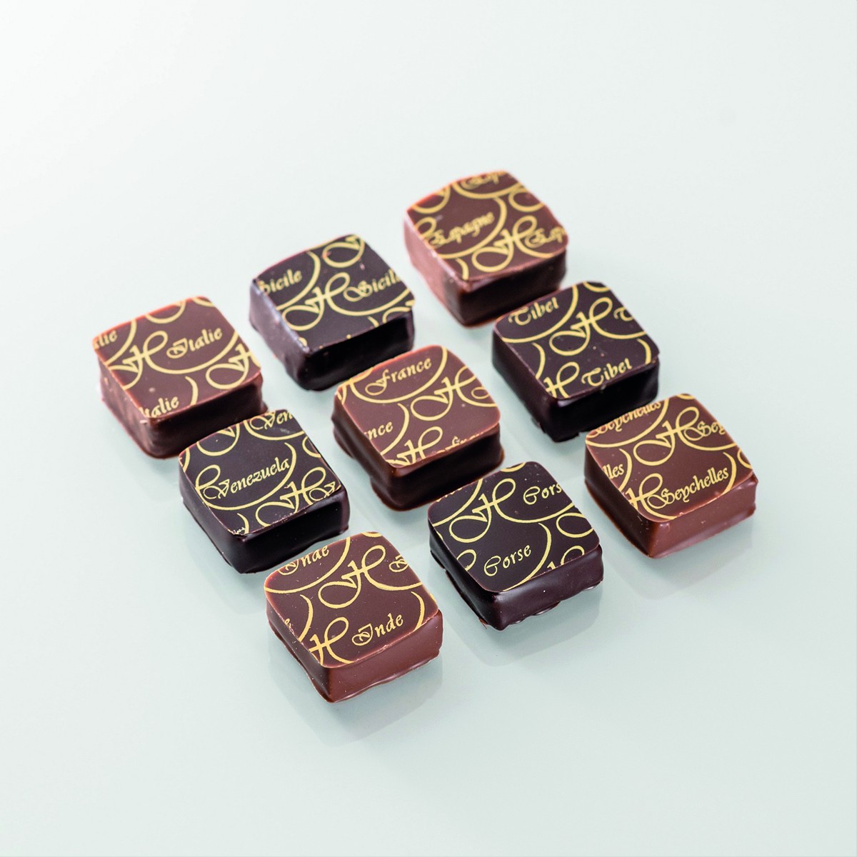 hawecker-le-voyage-en-chocolat-coffret-chocolats-assortis image 2