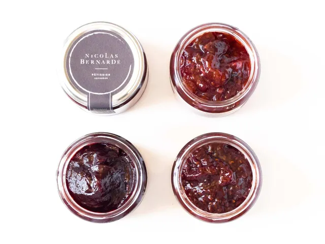 nicolas-bernard-confiture-fruits-rouges-pot-350g-artisanale image 1